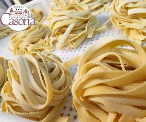 Hotel Ristorante La Casona Feltre Kültér fotó